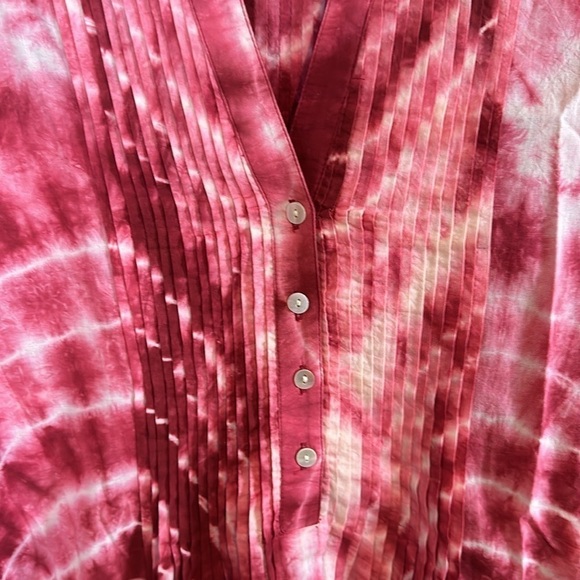 Chicos Tie Dye Pin Tuck Pop Over Blouse Size 4/6 - Picture 2 of 8